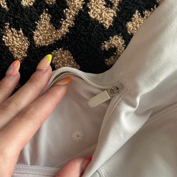 white lululemon leggings size 4 - Picture 5 of 5